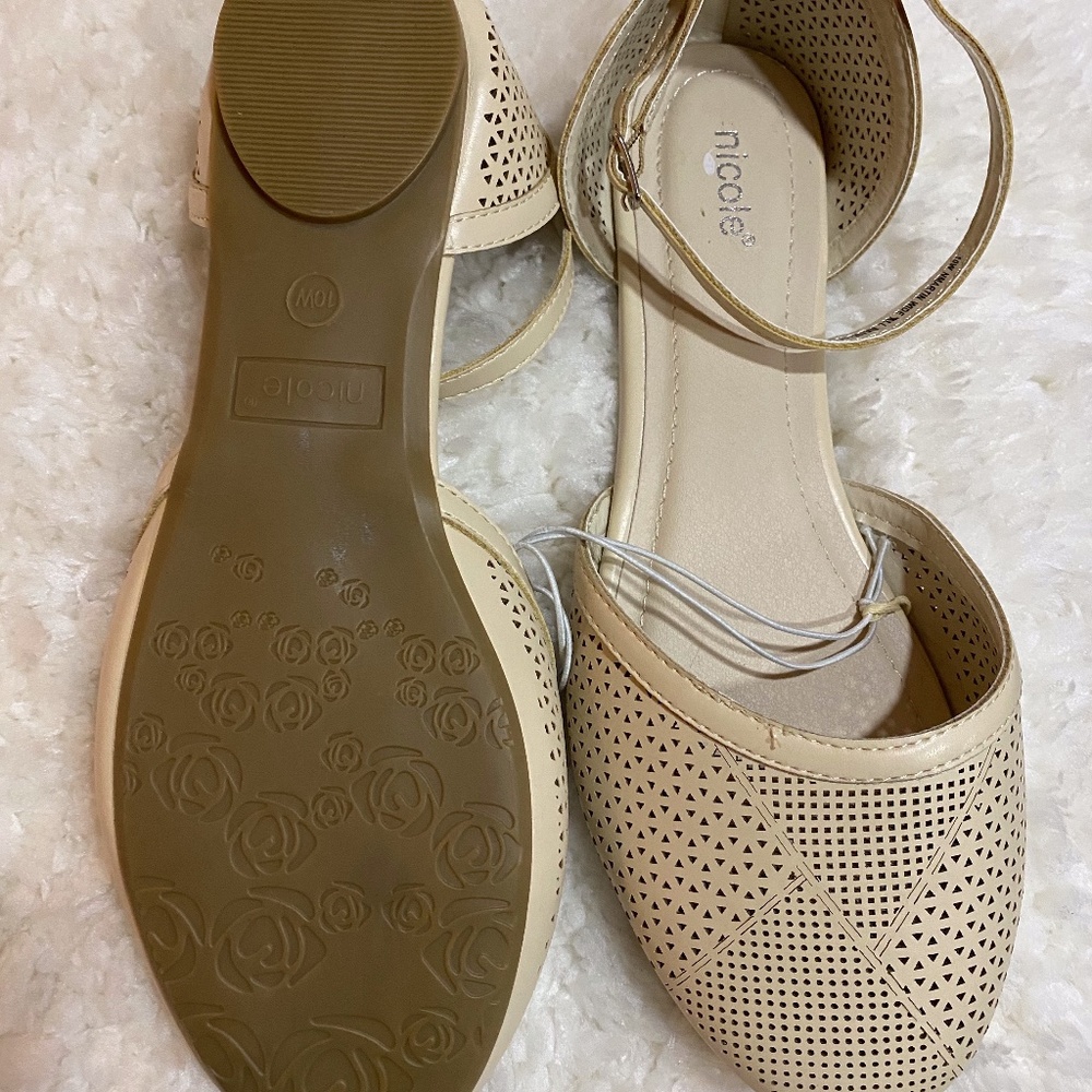 Flat Shoes - Picture 4 of 5